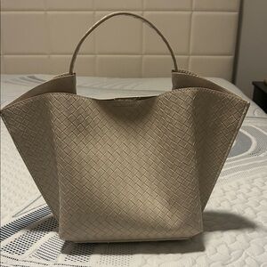 House of Harlow Elegant Cream Woven Tote Bag